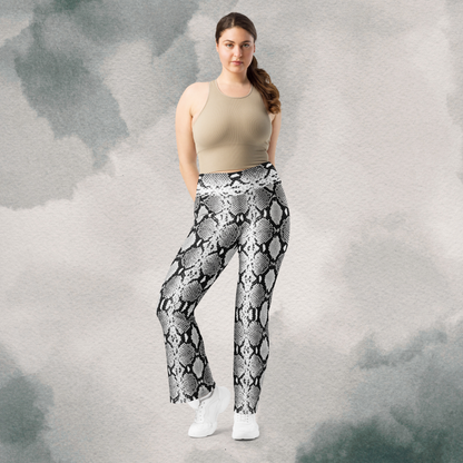 Snake Skin - Black & White - Flare leggings
